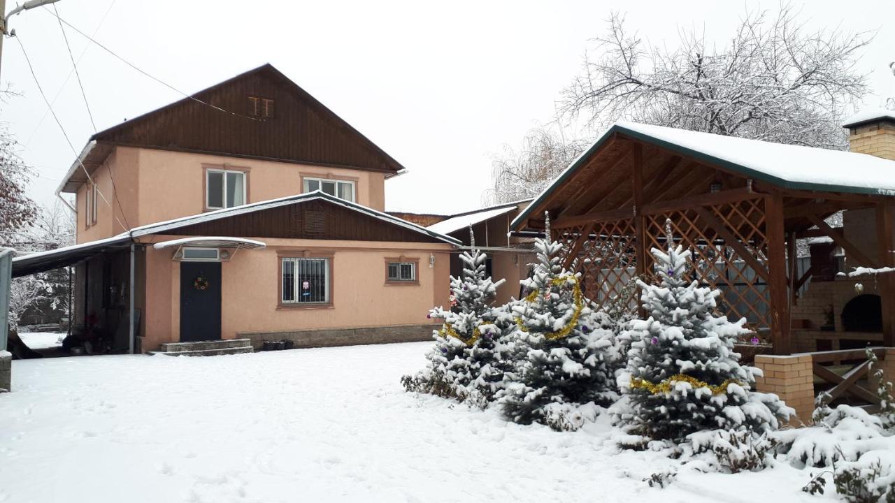 World Travelers Hostel Алматы Экстерьер фото