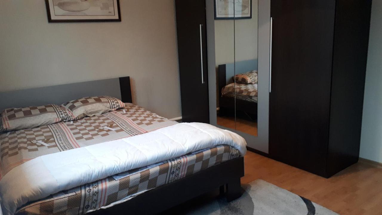 World Travelers Hostel Алматы Экстерьер фото