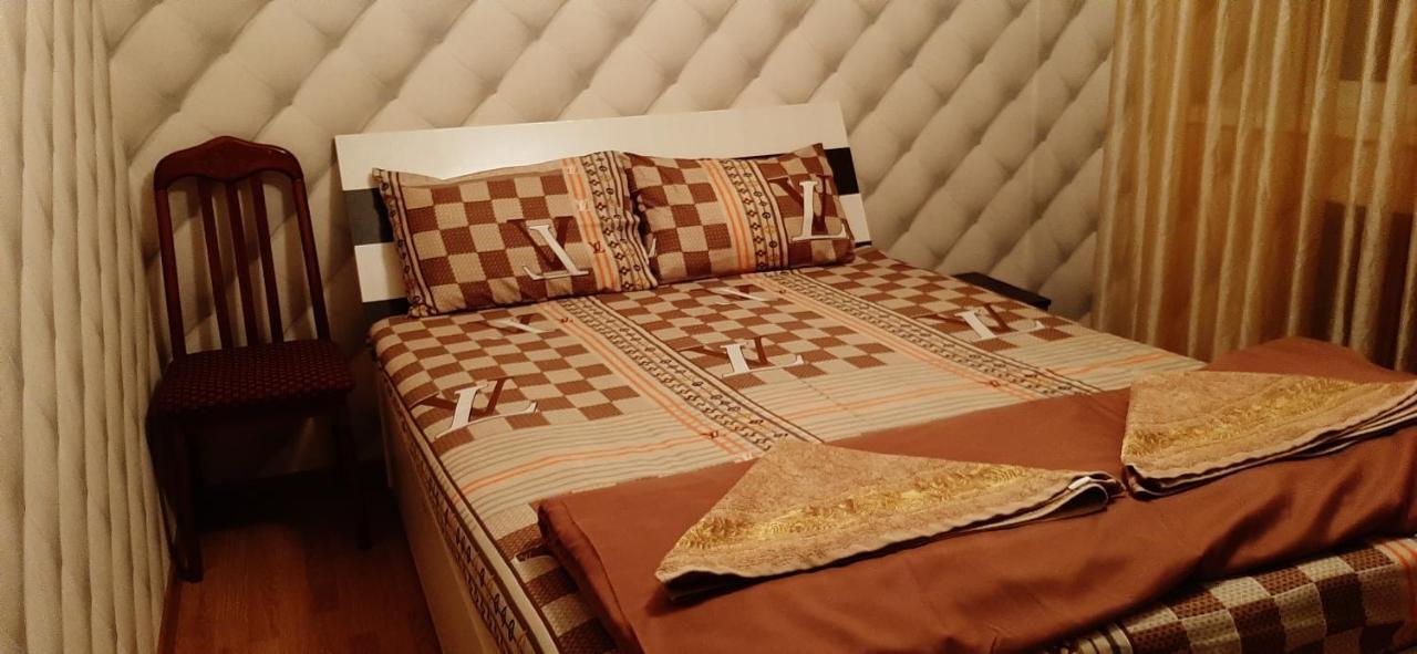 World Travelers Hostel Алматы Экстерьер фото