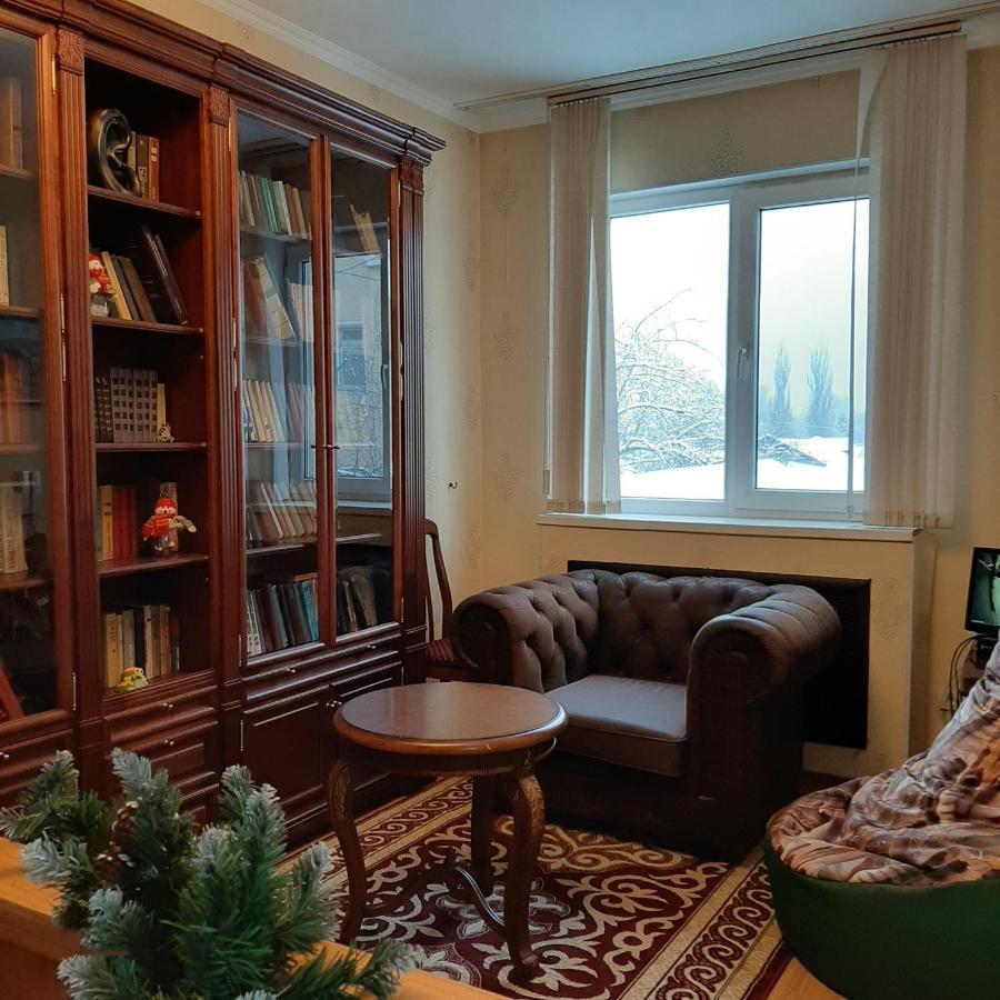 World Travelers Hostel Алматы Экстерьер фото