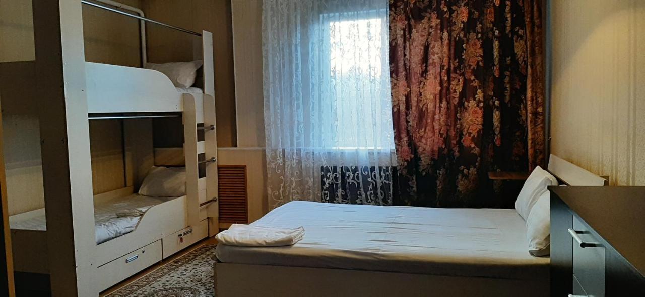 World Travelers Hostel Алматы Экстерьер фото